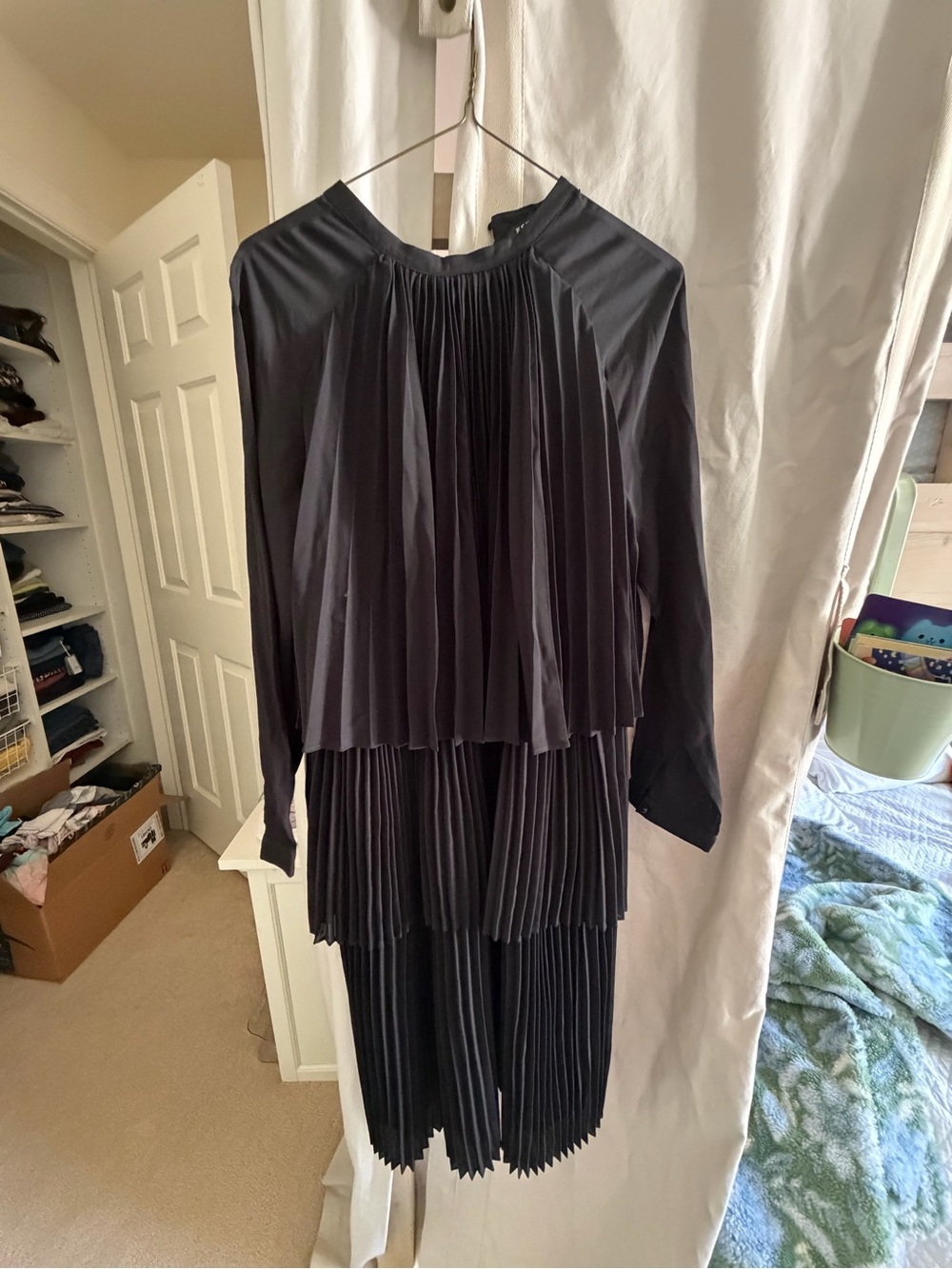 Women's Black Pleated Tiered Long-Sleeve Dress